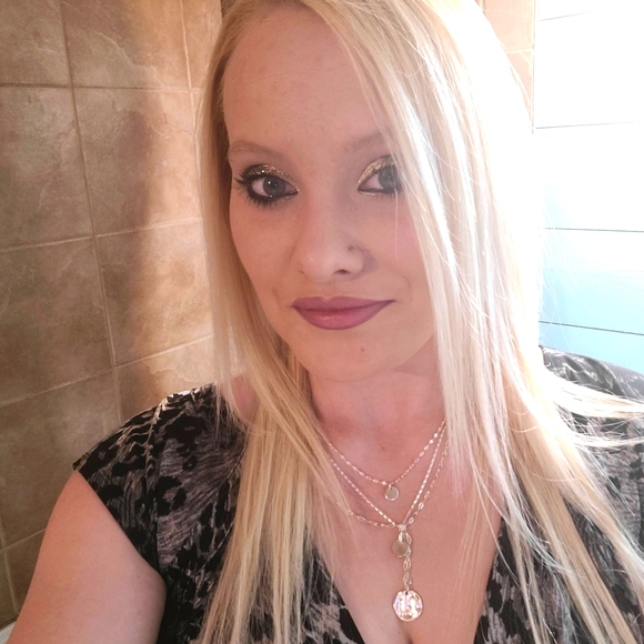 Meet your Posher, Shawnia - Picture 3 of 3